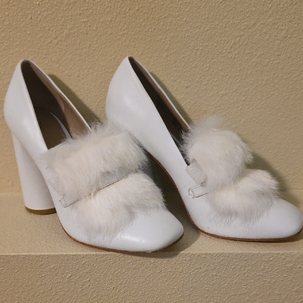 Donald J. Pliner White Heals Wirh Real Rabbit Fur Heels